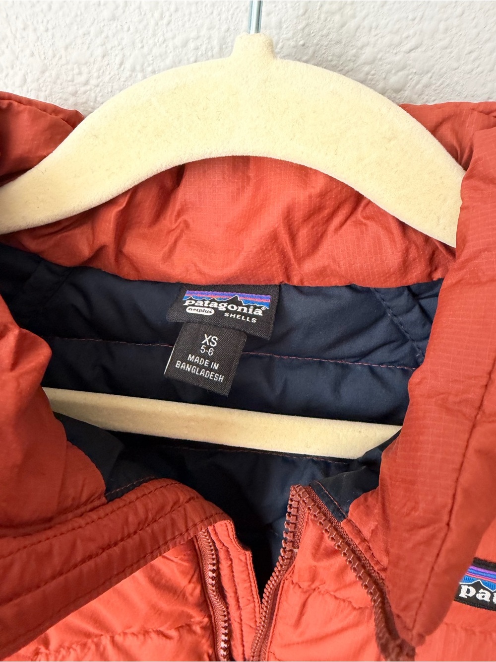 Patagonia Rust Orange Down Sweater Jacket Boys XS - Picture 3 of 9